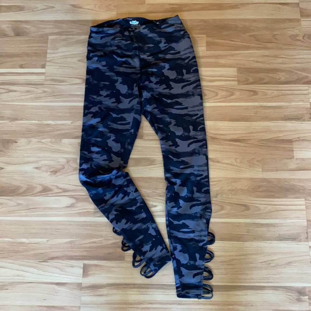 In Motion camo tights size M